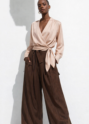 Дуже гарна трендового кольору блуза на запах & other stories