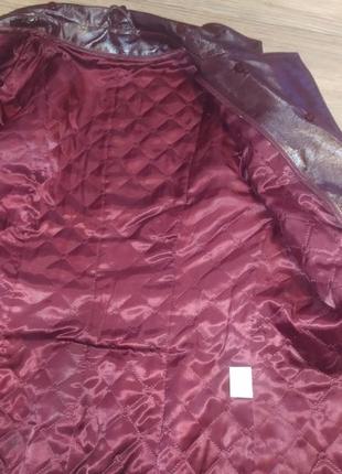 Куртка-пиджак из лакированной кожи насыщено-вишневого цвета