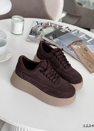 Кроссовки женские