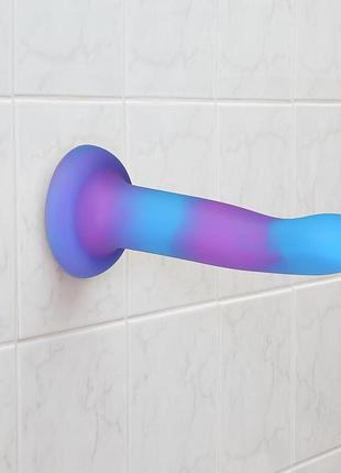 Светящийся в темноте фаллоимитатор addiction rave 8 dildo blue purple love&gifts 6