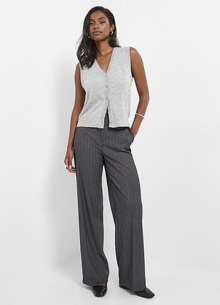 Великий розпродаж / сірі брючки у смужку