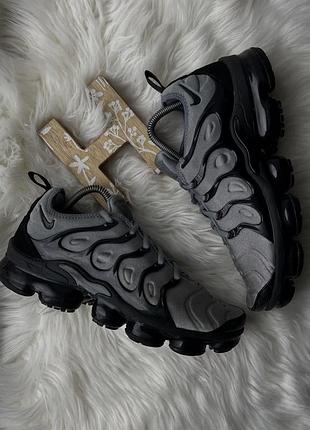 Чоловічі кросівки nike  air vapormax plus grey black 42 розміру