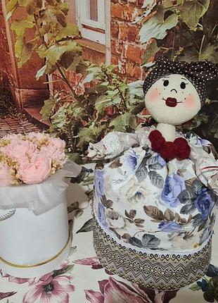 Кукла грелка на чайник валентина