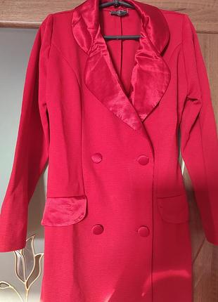 Красное платье-блейзер