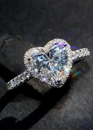 Каблучка сріблястого кольору з серцем , розмір 17