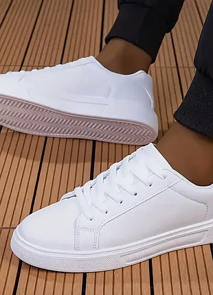 Кроссовки белые