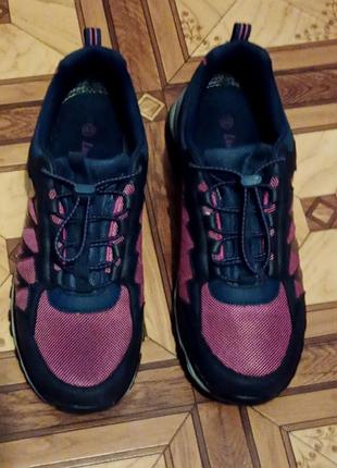 Женские кроссовки бренда land rover