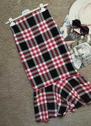 Красивая юбка-миди с воланом