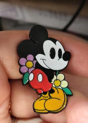 Значок брошь пин сувенир дисней микки маус mickey mouse букетом цветы металл