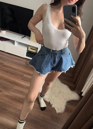 Трендові джинсові шорти кльош.