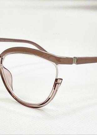 Очки для коррекции зрения женские лисички в пластиковой полупрозрачной оправе дужки на флексах бежевый, +4.0