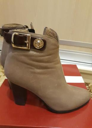 Фірмові шкіряні черевики