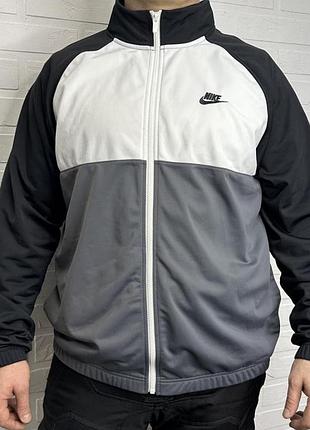 Спортивна вітровка nike