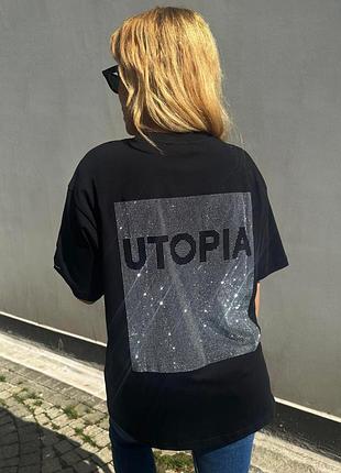 Турецкая оверсайз хлопковая футболка со стразами на спине и надписью utopia сияющая блестящая