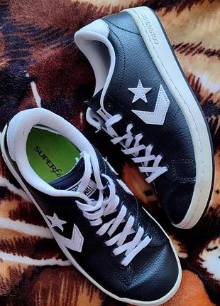 Фирменные кроссовки для мальчика