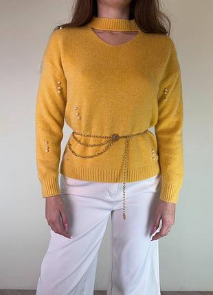 Женский свитер с жемчужинами