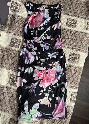 Сукня по фігурі