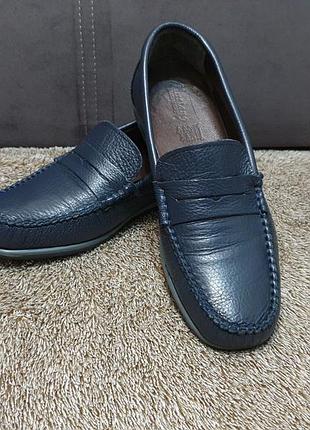 Кожаные качественные и очень эффектные мокасины от немецкого бренда mustang
