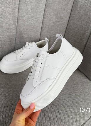 Кросівки жіночі шкіра білі 1071