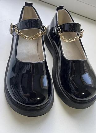 Туфельки на дівчинку