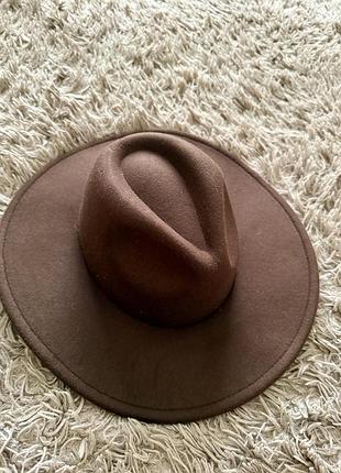 Чудовий стильний капелюх