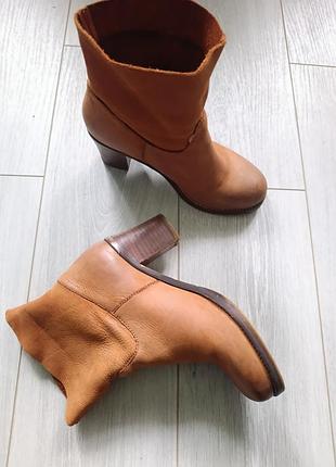 Ботинки женские на каблуке