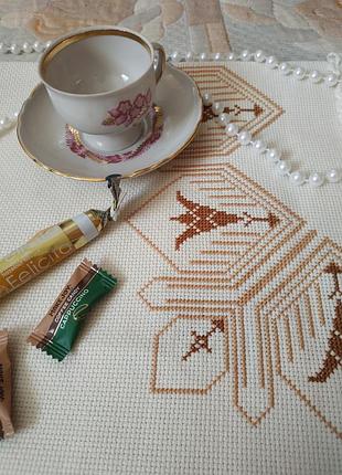 Скатертина з вишивкою, 74*74