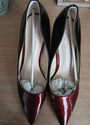 Туфлі жіночі на підборах