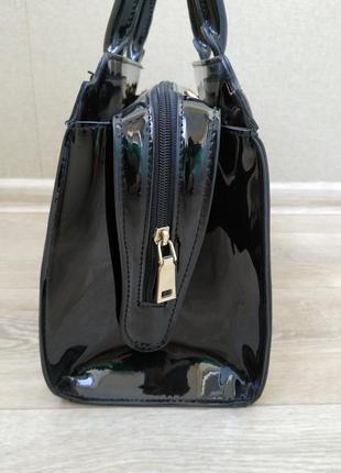 Черная замшевая сумка с короткими ручками4 фото