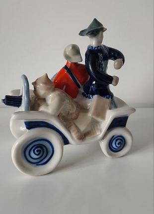 Жидкая фарфоровая статуэтка. 2