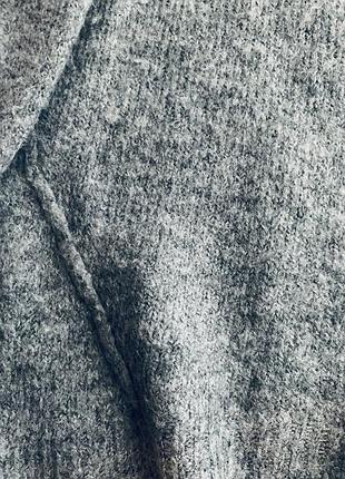 Сірий подовжений светр 4