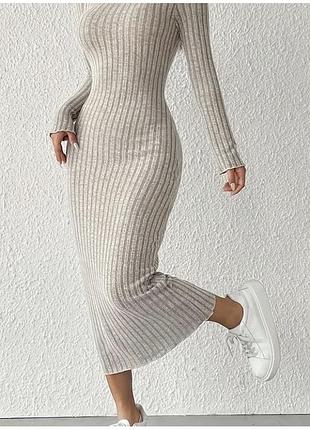 Довга сукня в рубчик