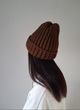 Вязаная шапка с подворотом темно-шоколадная