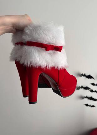 Ботинки на каблуку з хутром