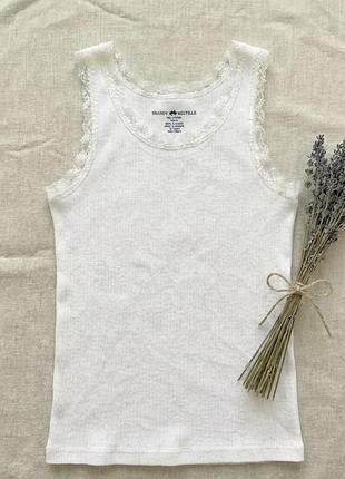 Женская белая базовая маечка в рубчик кружево