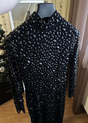 Чорна сукня в камінцях