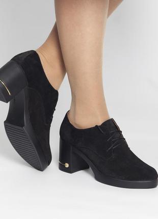 Черные замшевые туфли на устойчивом каблуке 40 размера4 фото
