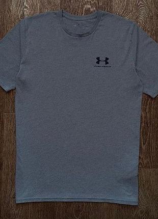 Серая мужская спортивная футболка under armour размер m
