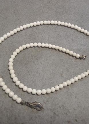 Ожерелье из белого агата