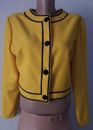 Вінтажний укорочений жакет жовтого кольору з чорною окантовкою
