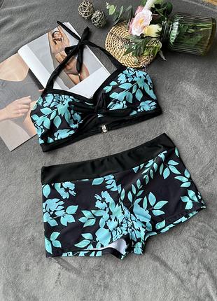 Роздільний купальник з шортами в квітковий принт є чашки великий