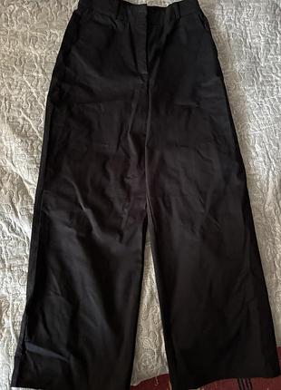 Чорні брюки