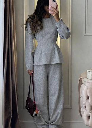 Костюм жіночий