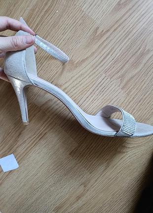 Босоніжки жіночі