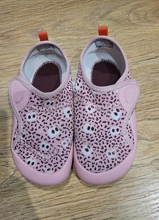 Продам тапочки, пантофы на девочку. размер 24. стелька 15,5см