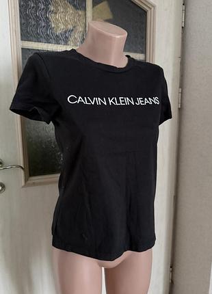 Футболка calvin klein розміру с/м. оригінал