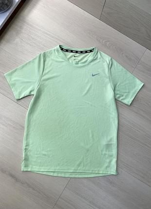 Спортивна футболка nike