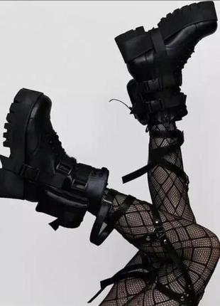 Шикарные модные чёрные ботинки с отстегивающимися карманами 100%кожа.1 фото