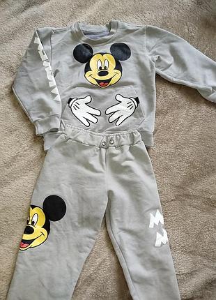 Классный костюмчик для мальчика в хорошем состоянии