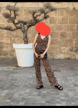 Костюм stradivarius коричневий з квітковим принтом, розмір m